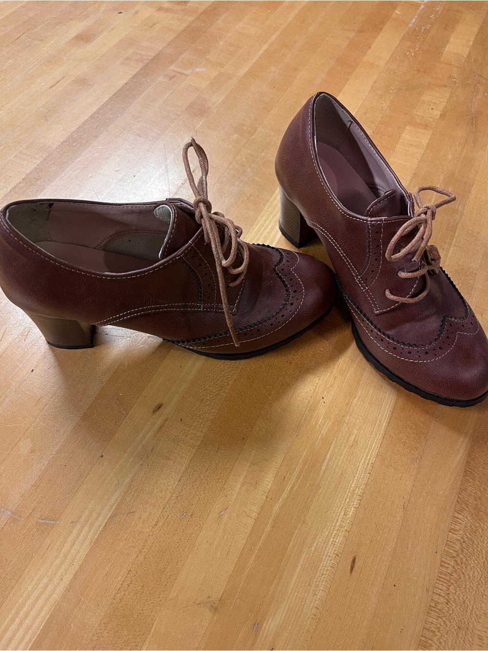 Women’s Lace-Up Brogue Heels in Brown